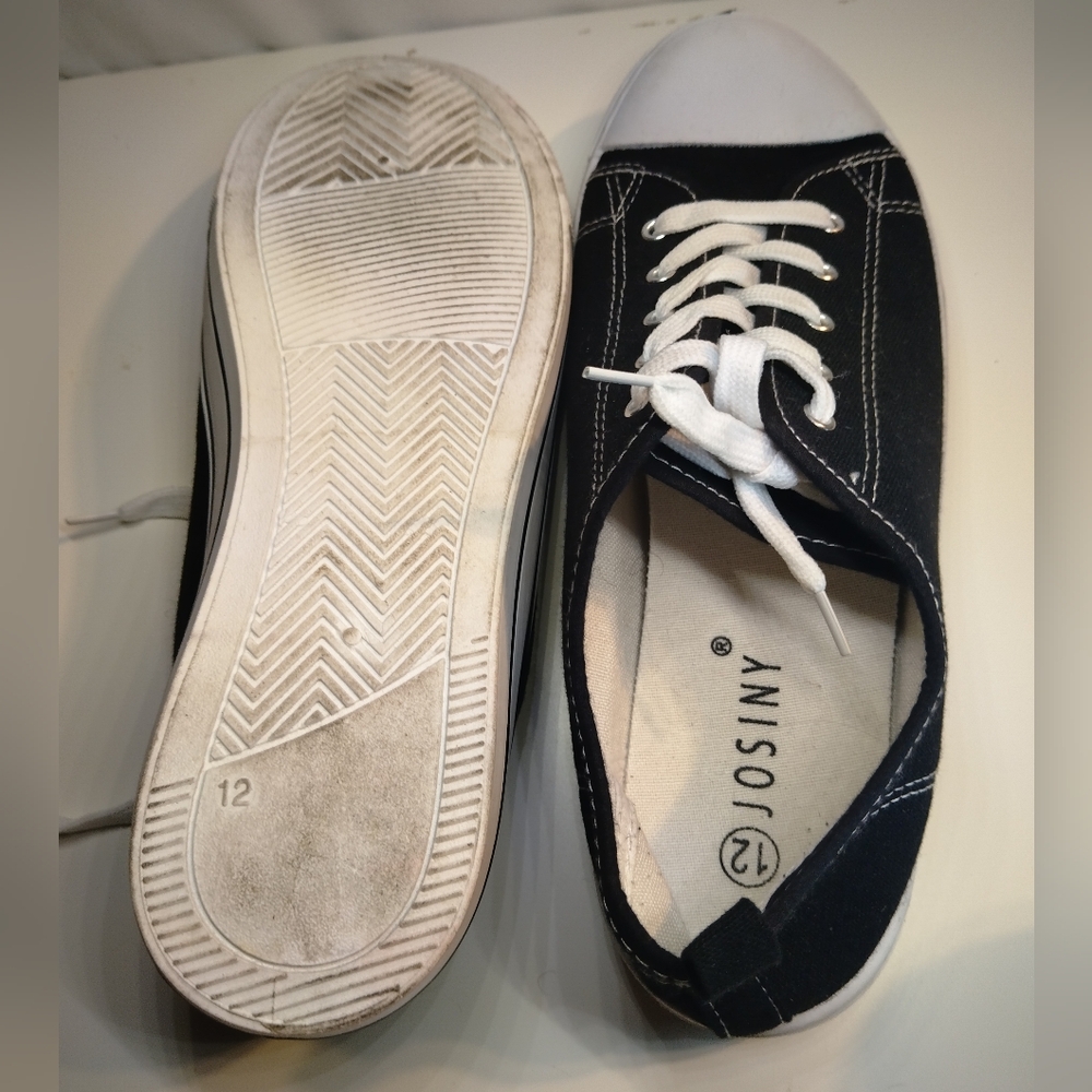 Shoes - Picture 4 of 4